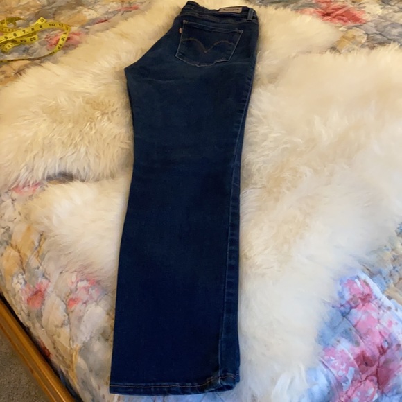 Levi’s Midrise Skinny w/spandex Short - Picture 4 of 6